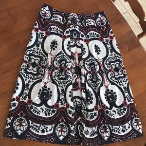 Harolds size 8 pleated front skirt w side zipper. Waist 31” length 29.5”